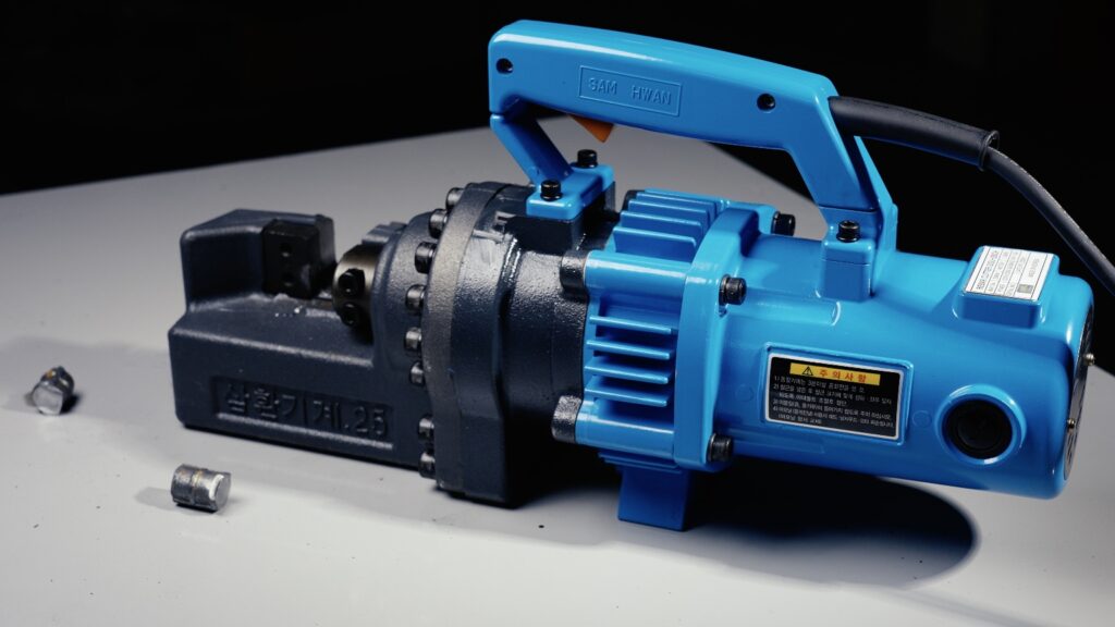 Compact rebar cutter image