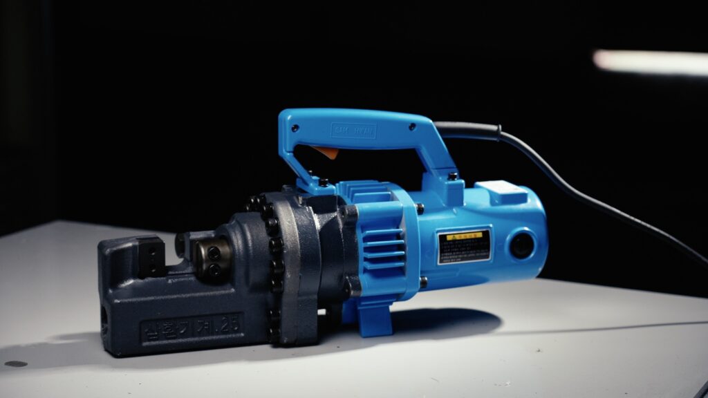Compact Rebar cutter